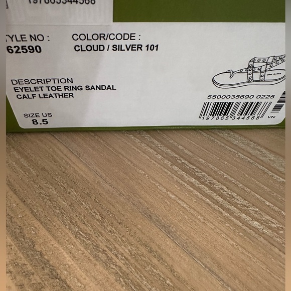 Tory Burch White Leather Eyelet Toe Ring Sandals - size 8.5 - Brand New in Box - Picture 4 of 5